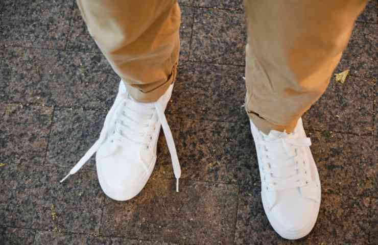 Come pulire le scarpe bianche